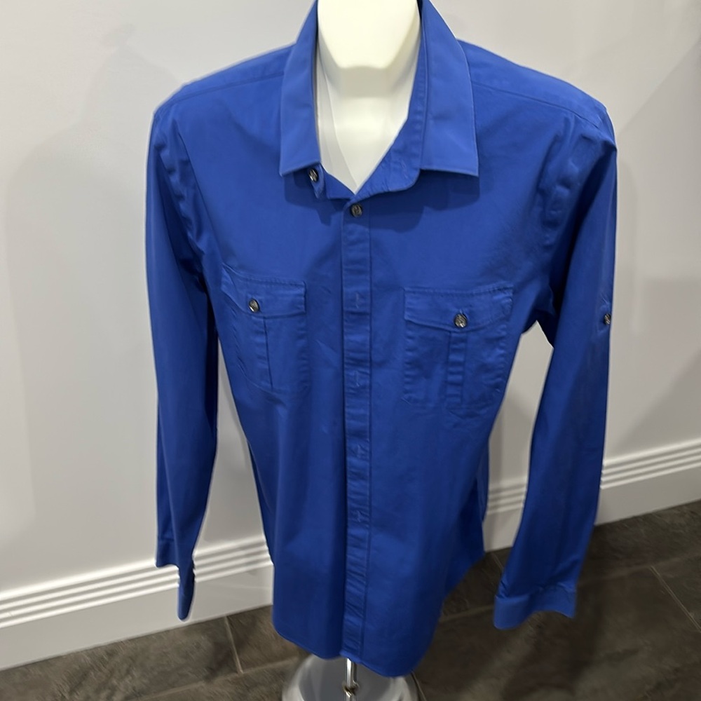 Men’s long sleeve fitted casual dress shirt